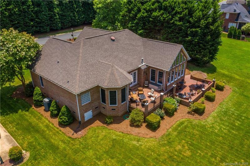 2012 Caernarfon Ln, Matthews, NC 28104