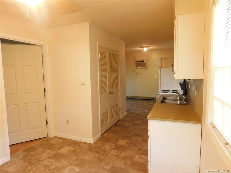208 W Chestnut St, Stanley, NC 28164