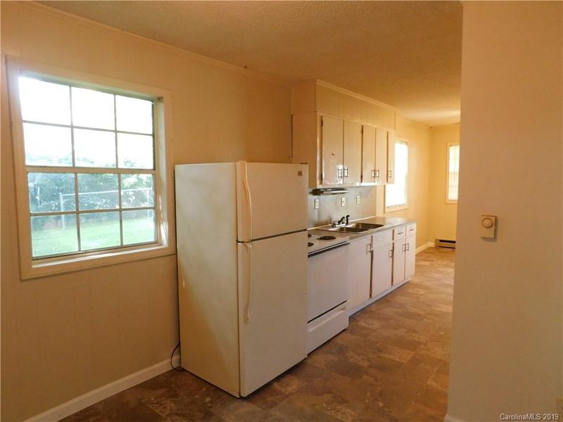208 W Chestnut St, Stanley, NC 28164