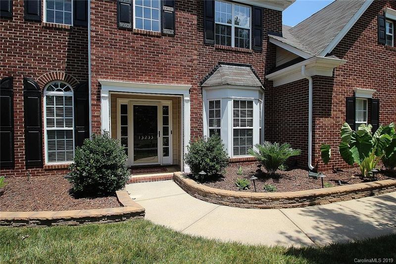 13233 White Moon Ct, Charlotte, NC 28213