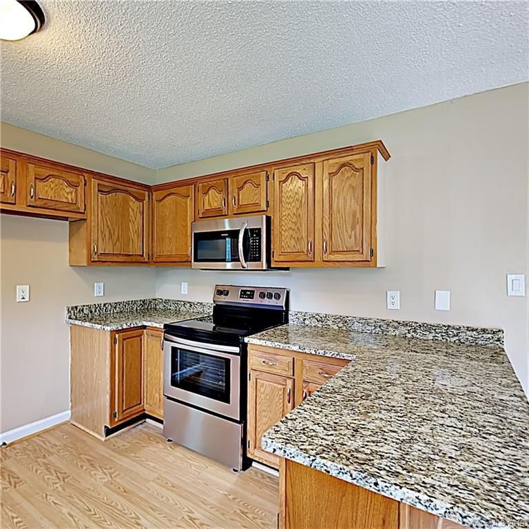 4040 Sandlewood Ln, Concord, NC 28025