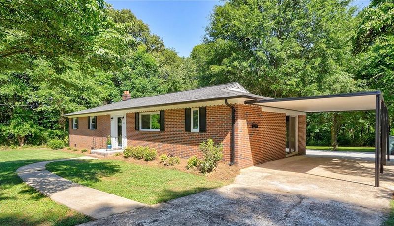 402 11th Ave SE, Conover, NC 28613