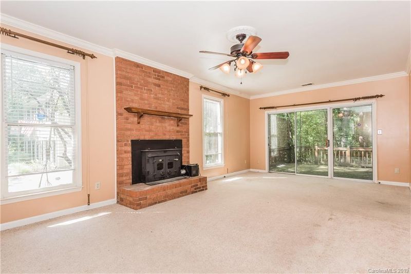 10625 Northwoods Forest Dr, Charlotte, NC 28214