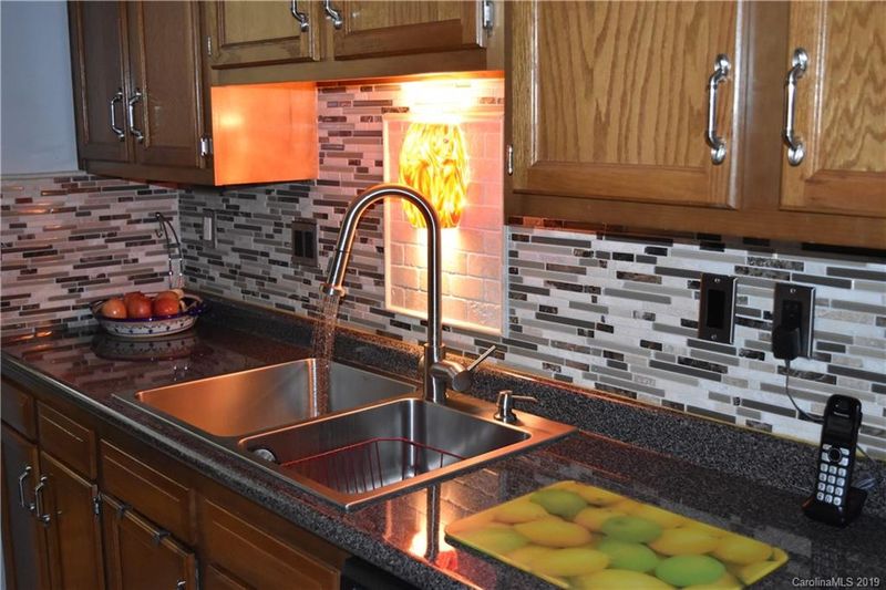 1554 Waybridge Ln, Charlotte, NC 28210