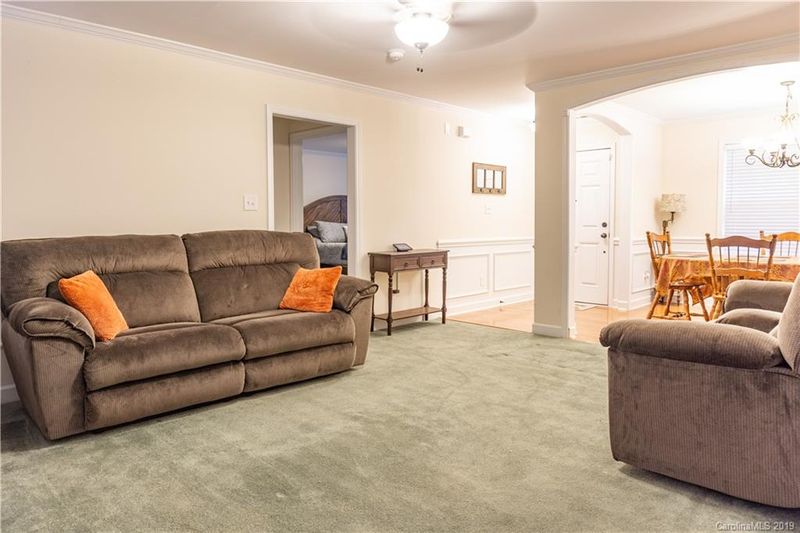 7305 Cedarbrook Dr, Charlotte, NC 28215