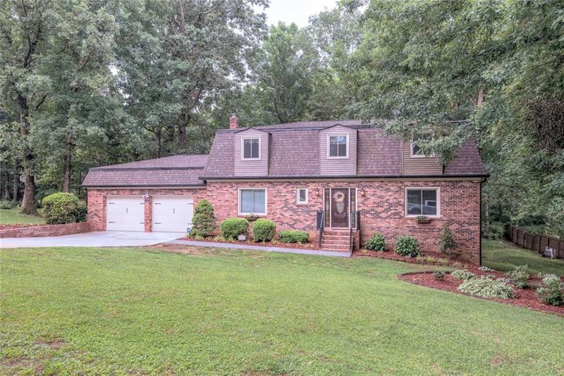 640 36th Ave NE, Hickory, NC 28601