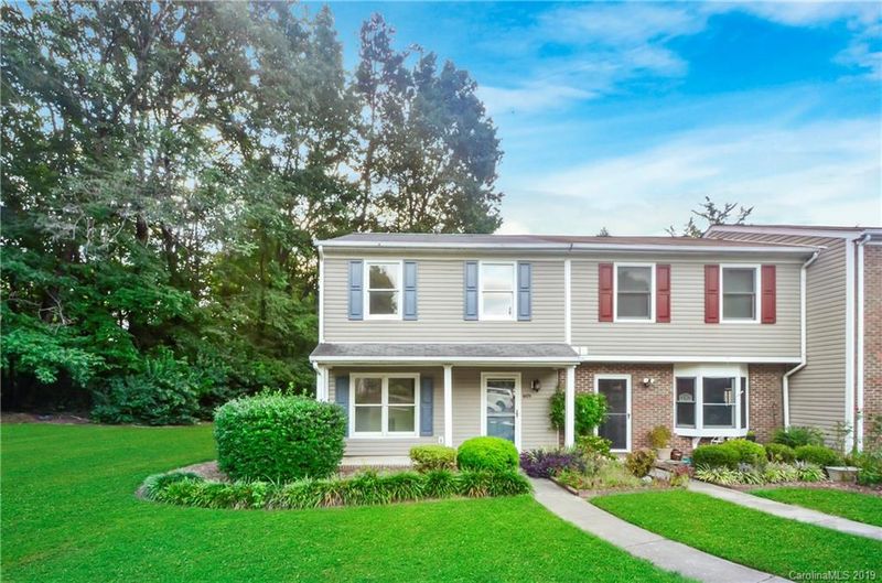 8428 Rust Wood Pl, Charlotte, NC 28227