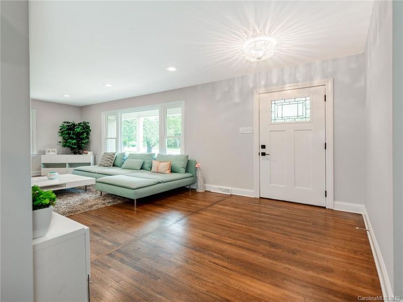 1322 Fox Run Dr, Charlotte, NC 28212