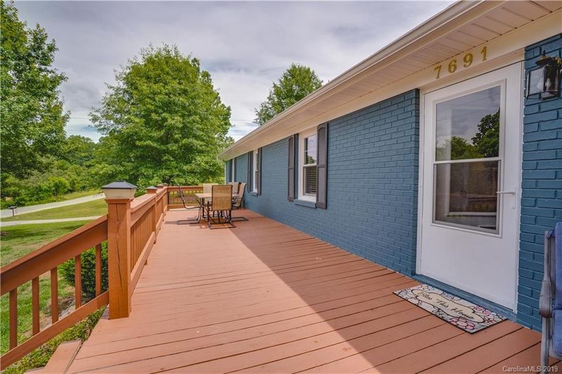 7691 Skyline Dr, Sherrills Ford, NC 28673