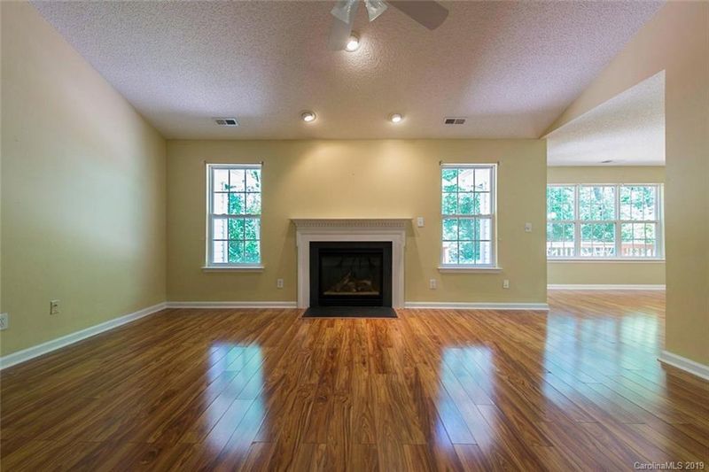 8800 High Chase Ln, Charlotte, NC 28273