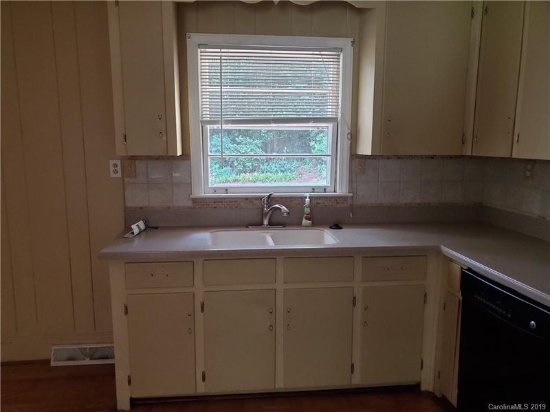 1617 Archdale Dr, Charlotte, NC 28210
