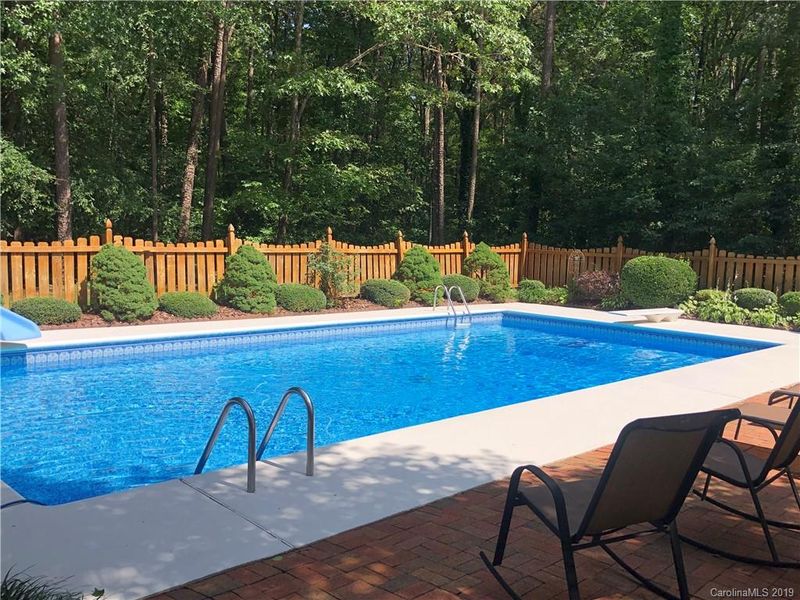 1405 Huntingdon Rd, Kannapolis, NC 28081