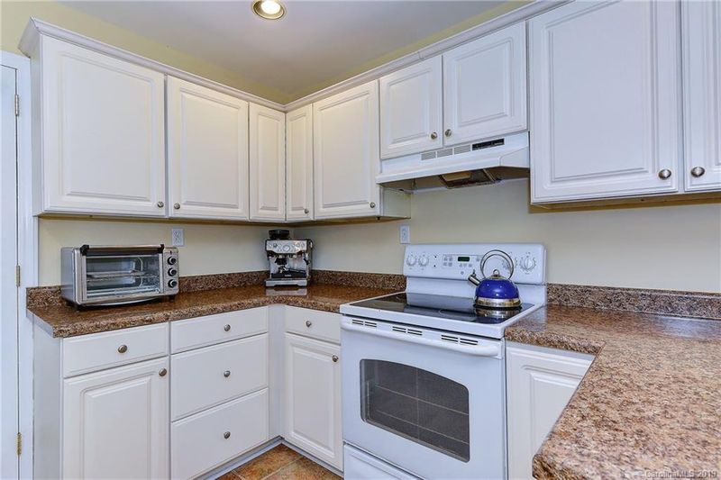 6133 Rosecrest Dr, Charlotte, NC 28210