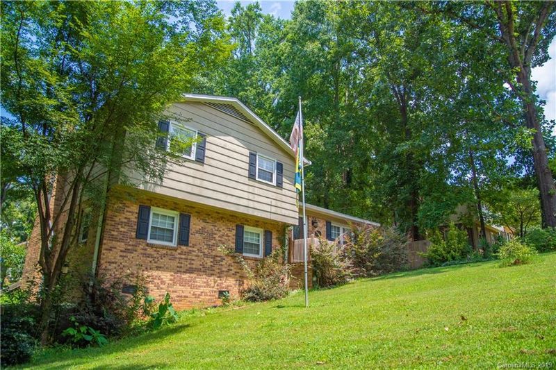 335 Holly Cir, Mount Holly, NC 28120