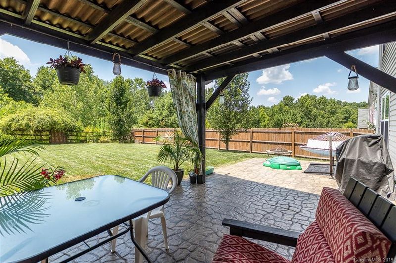 1421 River Run Rd, Lowell, NC 28098