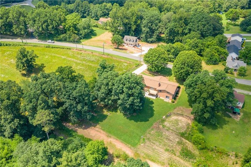 470 29th Avenue Dr NW, Hickory, NC 28601