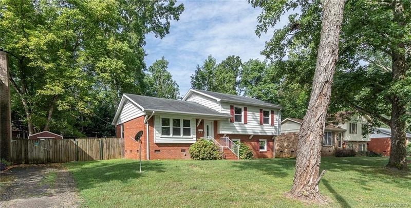 4439 Ridge Valley Dr, Charlotte, NC 28208