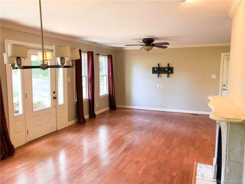 57 37th Ave NW, Hickory, NC 28601