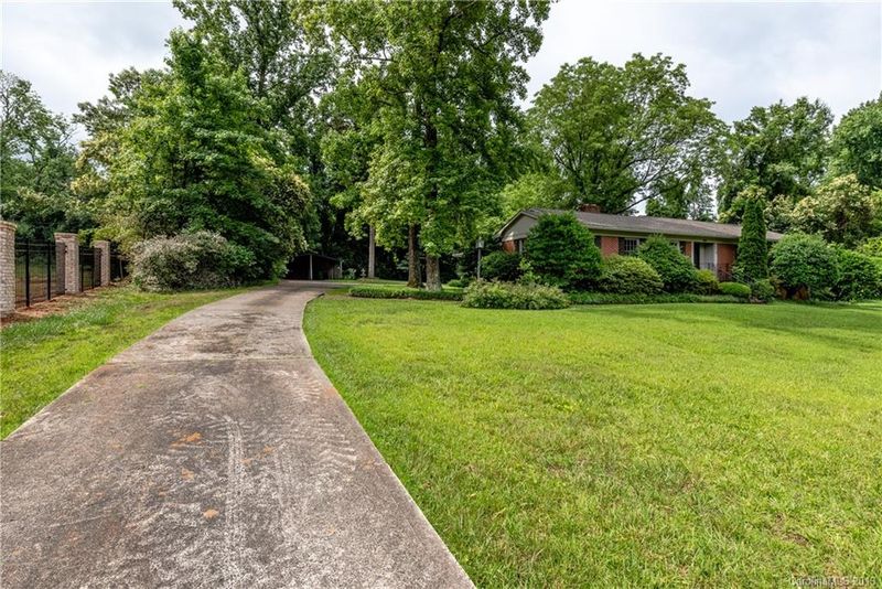 801 Jefferson Dr, Charlotte, NC 28270