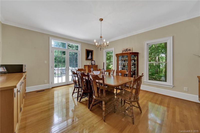 2827 Lakeshore Dr, Chester, SC 29706