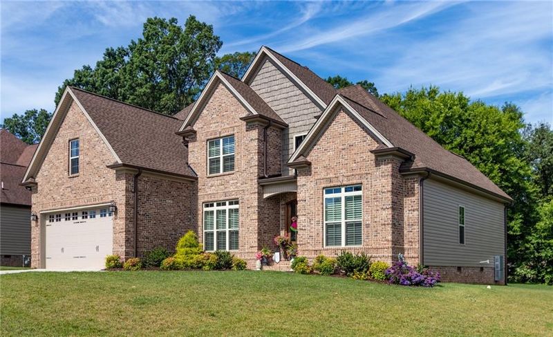 1767 White Water Ct, Hickory, NC 28602