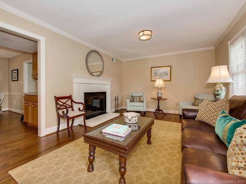2000 Glouchester Cir, Charlotte, NC 28226