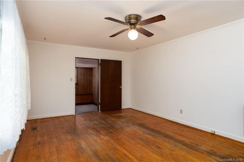 1484 17th Street Dr NE, Hickory, NC 28601