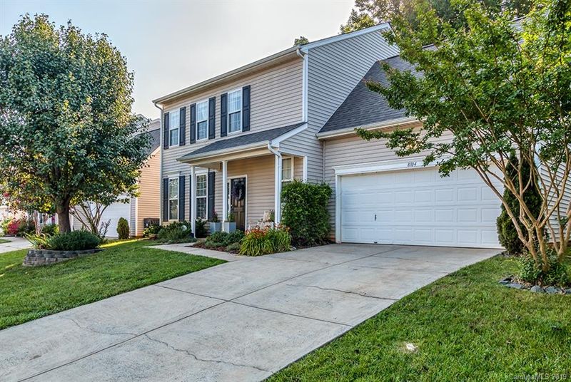 8104 Weeping Fig Ln, Charlotte, NC 28215