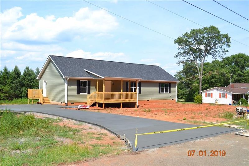 612 Rowe Dr, Newton, NC 28658