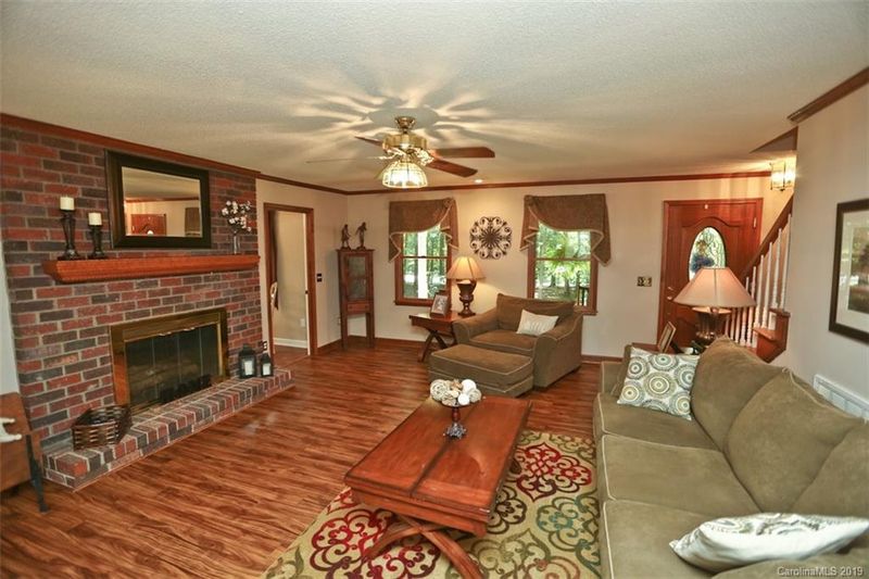 7270 Tuckaseegee Rd, Kannapolis, NC 28081