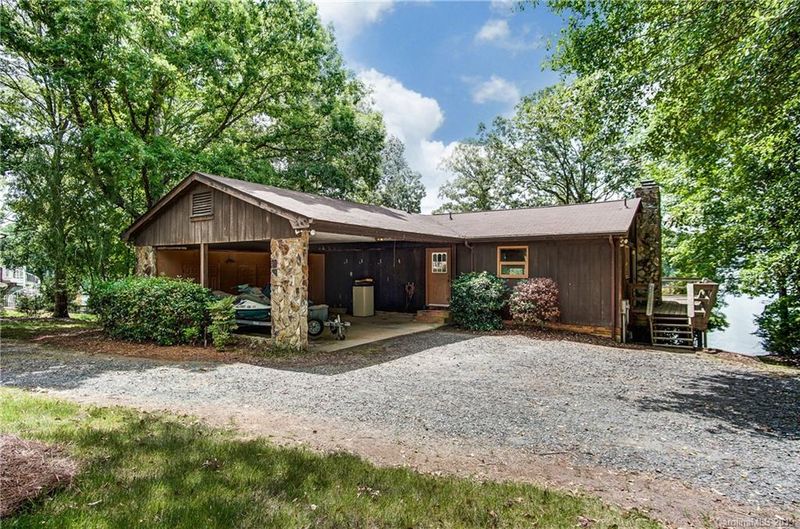 18501 Rosapenny Rd, Charlotte, NC 28278