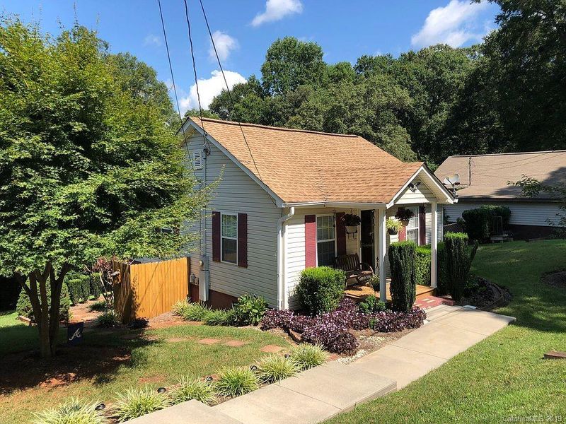 437 S College St, Dallas, NC 28034