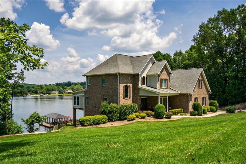 5665 37th St NE, Hickory, NC 28601