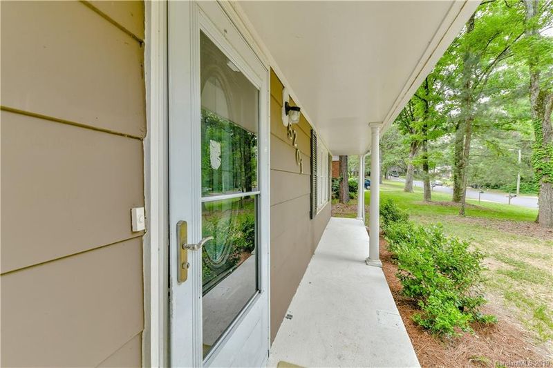 5201 Delivau Dr, Charlotte, NC 28215