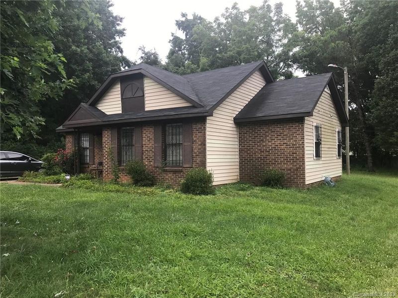 6018 Hunters Crossing Ln, Charlotte, NC 28215