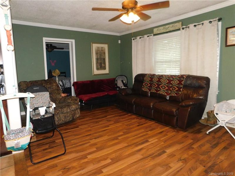 100 Mcdowell St, Great Falls, SC 29055