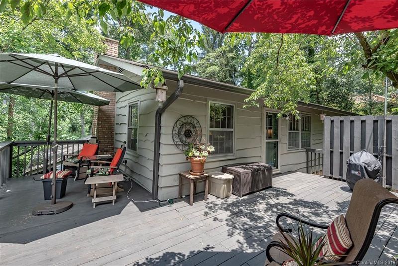 1093 14th Avenue Dr NW, Hickory, NC 28601