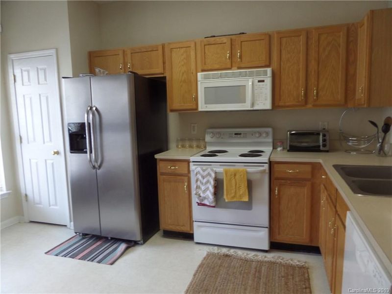 8060 Stoneham Ct, Matthews, NC 28105