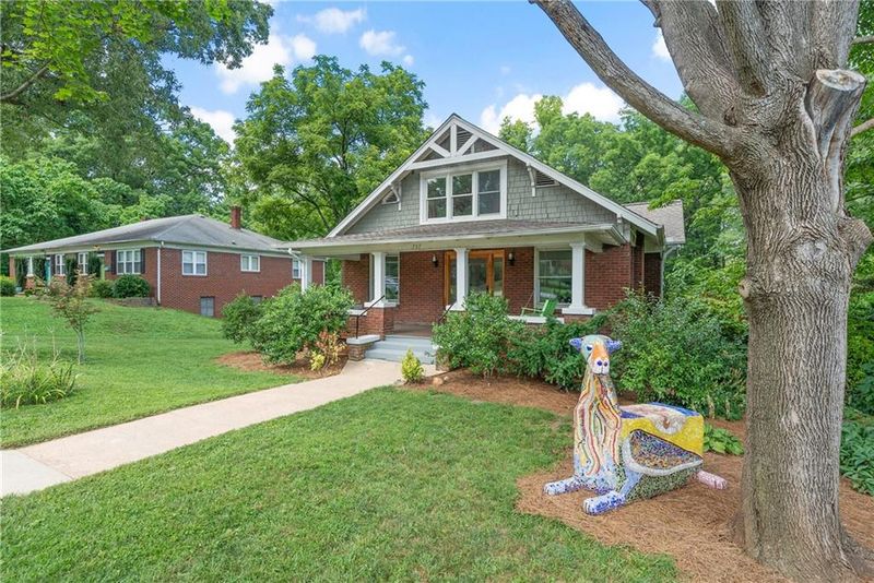 717 5th Ave NE, Hickory, NC 28601