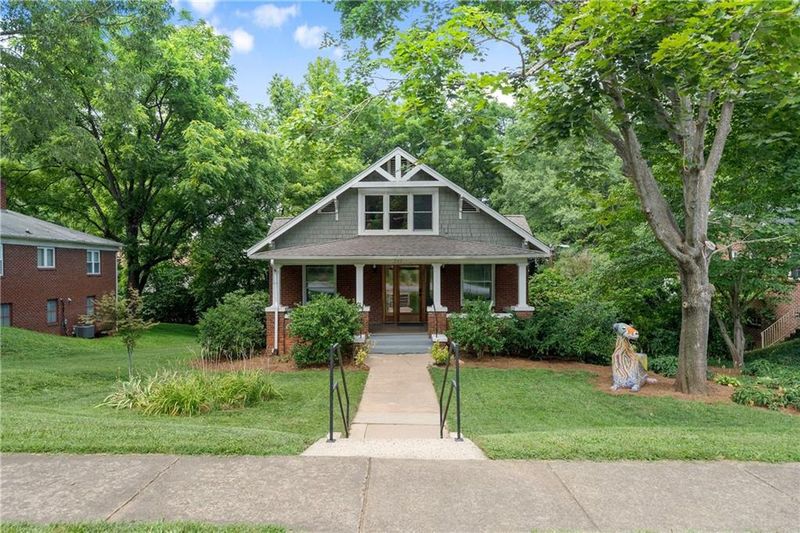 717 5th Ave NE, Hickory, NC 28601