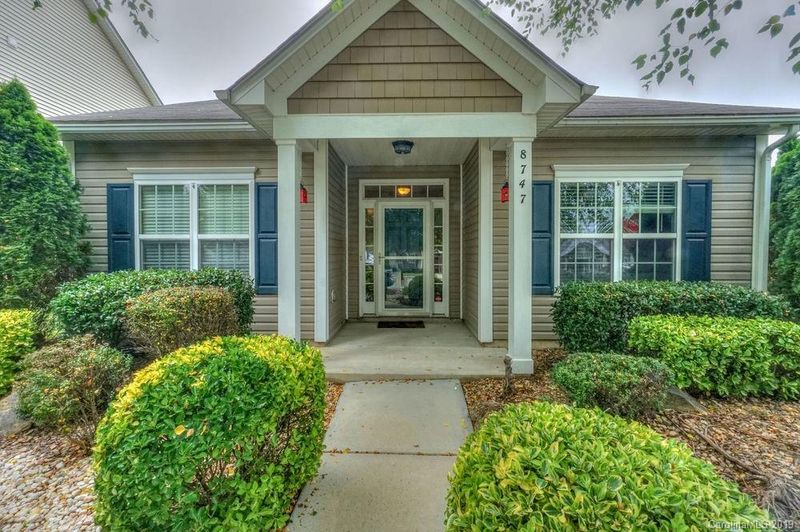 8747 Westwind Point Dr, Cornelius, NC 28031