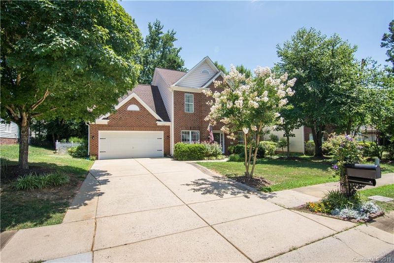 7330 Ridgefield Dr, Charlotte, NC 28269