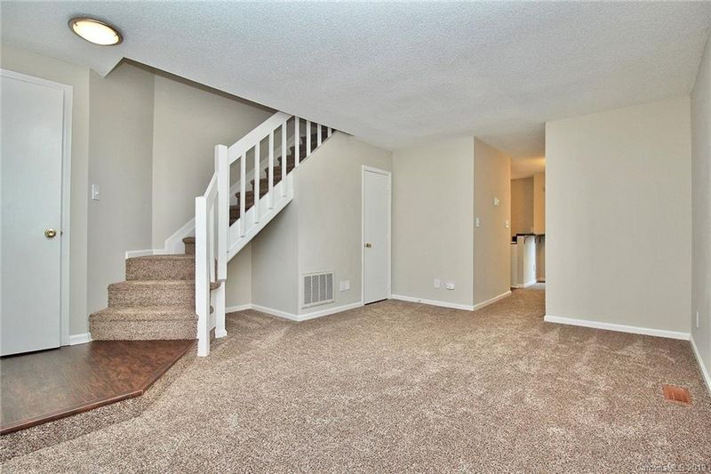 8114 Circle Tree Ln, Charlotte, NC 28277