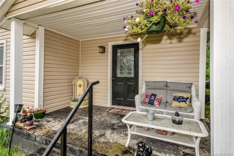 303 Hillcrest Dr, Mooresville, NC 28115