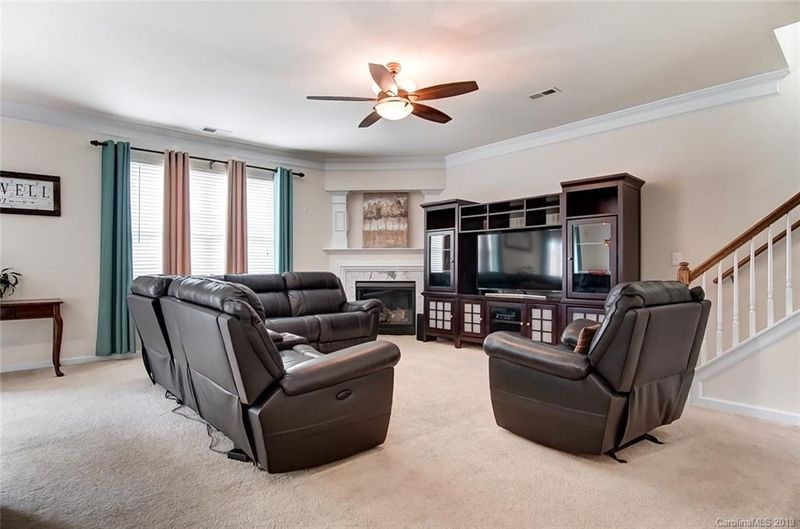 6622 Goldenwillow Dr, Charlotte, NC 28215