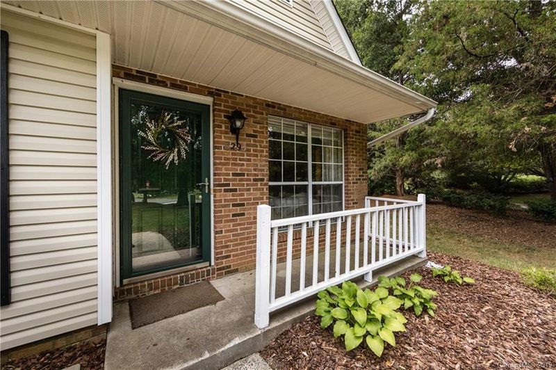 8293 Golf Ridge Dr, Charlotte, NC 28277
