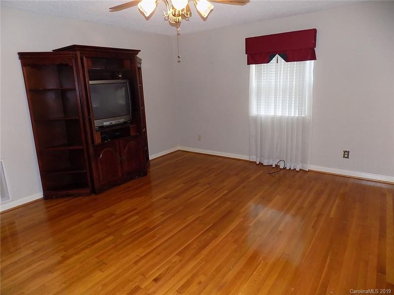 1914 Echo Ln, Gastonia, NC 28052