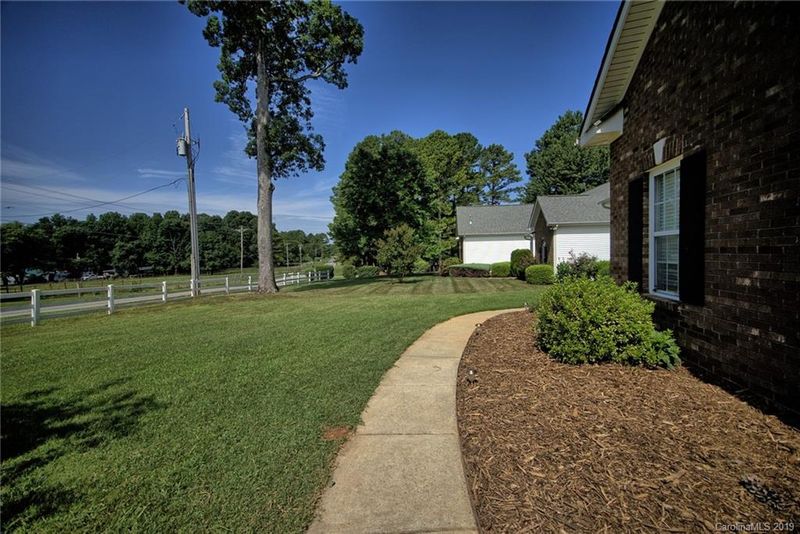 8721 Hambright Rd, Huntersville, NC 28078
