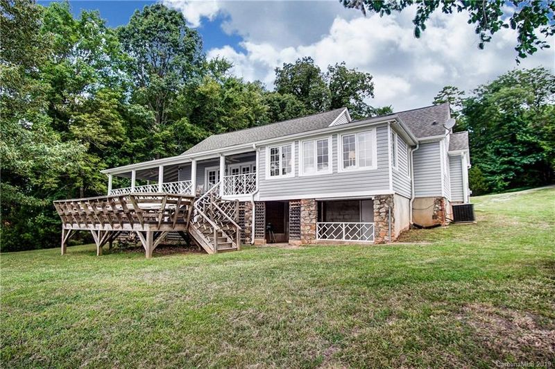 9200 Waneden Ln, Charlotte, NC 28278