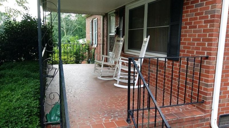 321 E J St, Newton, NC 28658